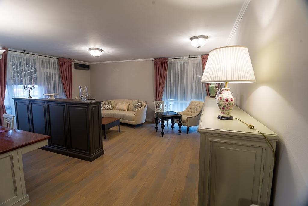 Apartament Alex アラド エクステリア 写真