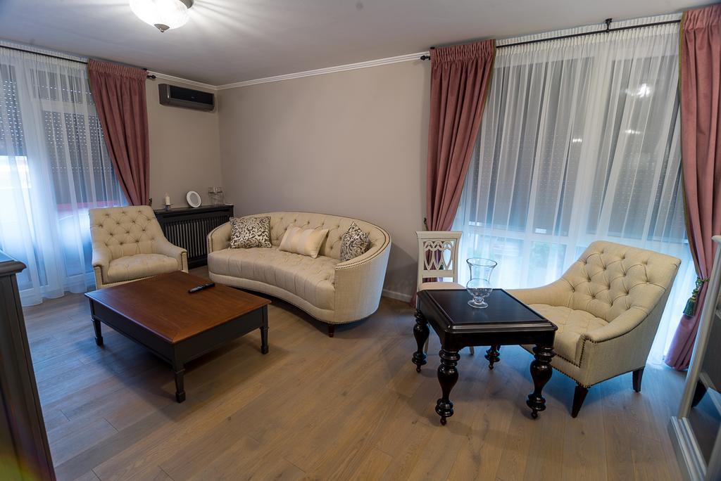 Apartament Alex アラド エクステリア 写真